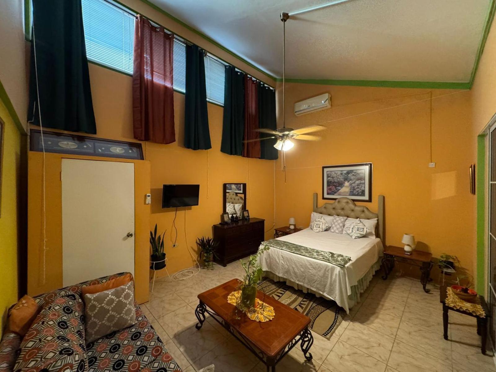 Shalom Suite 2, Manor Park Kingston Bagian luar foto